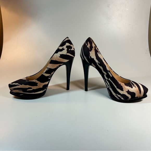 GUESS Tiger Print Hidden Platform Stiletto heels pumps. Size 7M. - Picture 10 of 12